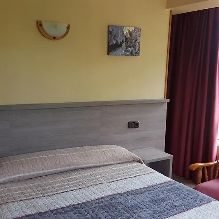 Hotel Naranjo De Bulnes 2*