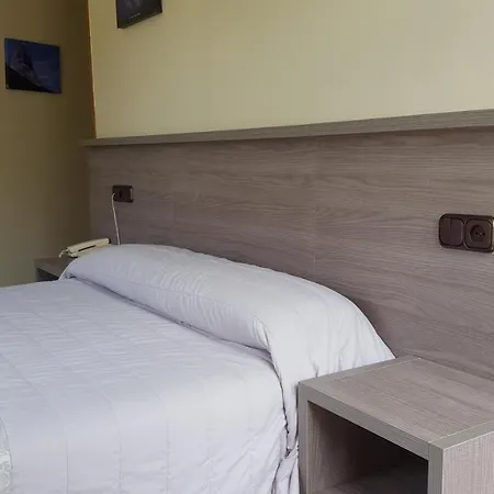 Отель Naranjo De Bulnes 2*