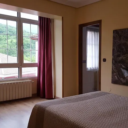 Naranjo De Bulnes Otel 2*