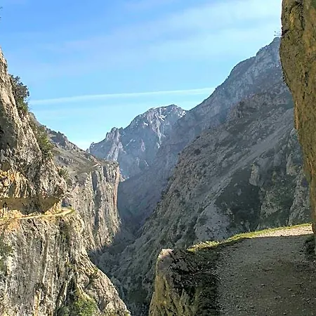 Naranjo De Bulnes 2*