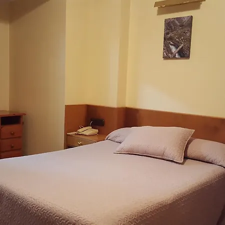 Hotel Naranjo De Bulnes 2*