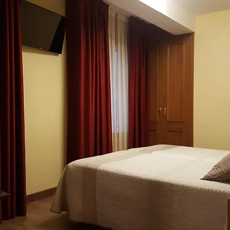 Otel Naranjo De Bulnes 2*
