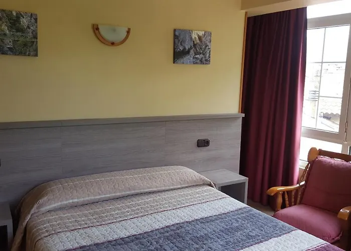 Hotel Naranjo De Bulnes 2*