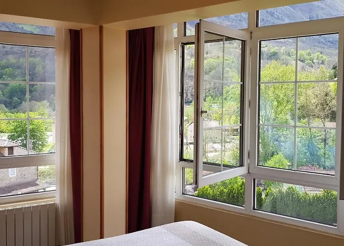 Naranjo De Bulnes Hotel