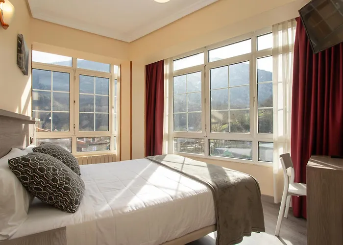 Hotel Naranjo De Bulnes 2*