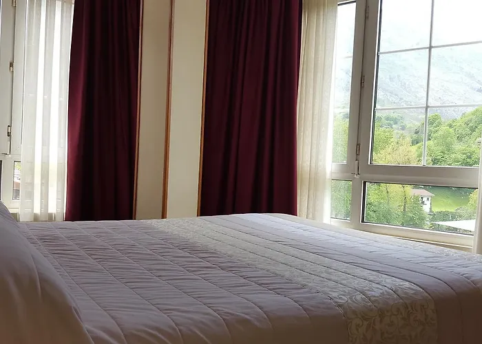 Hotel Naranjo De Bulnes 2*