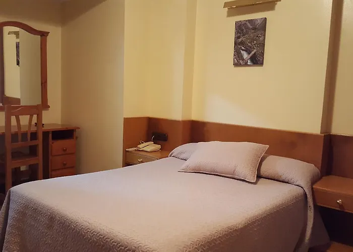 Hotel Naranjo De Bulnes 2*