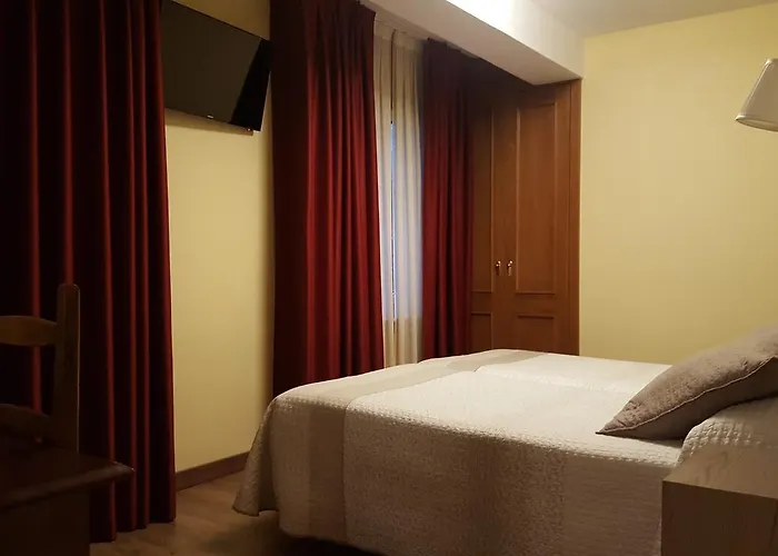 Hotel Naranjo De Bulnes 2*